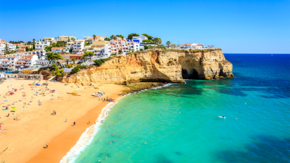 Portugal Algarve Carvoeiro Strand iStock Jacek Sopotnicki.jpg